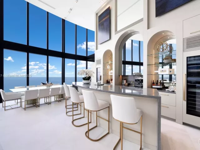 4-bedroom condo for sale in Sunny Isles Beach - 18555 Collins Ave 4405 - MondialRealty