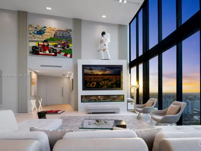 4-bedroom condo for sale in Sunny Isles Beach - 18555 Collins Ave 4405 - MondialRealty