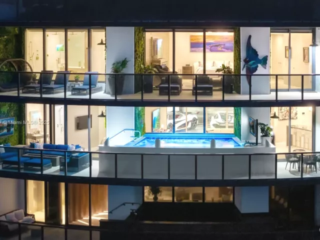 4-bedroom condo for sale in Sunny Isles Beach - 18555 Collins Ave 4405 - MondialRealty