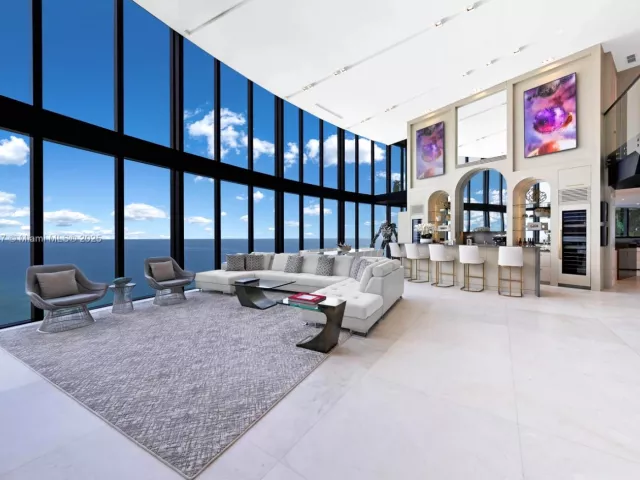 4-bedroom condo for sale in Sunny Isles Beach - 18555 Collins Ave 4405 - MondialRealty