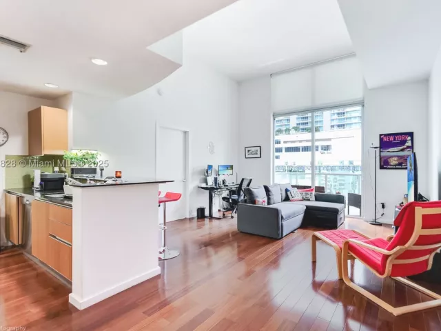 1-bedroom condo for sale in Miami - 1060 Brickell Ave 1203 - MondialRealty
