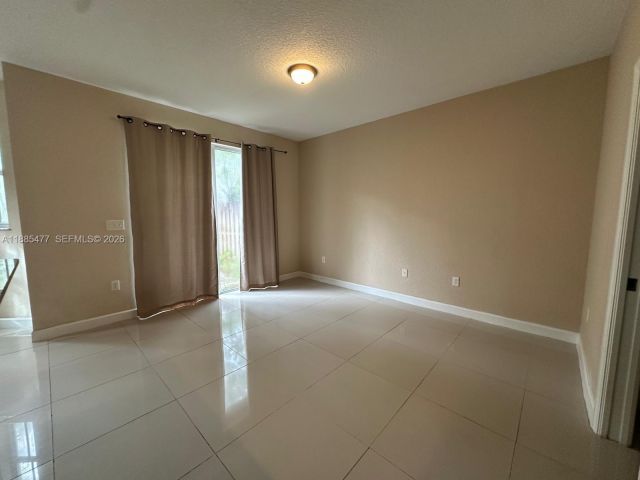 3-bedroom home for rent in Miami - 1026 NE 207th Ter 1026 - MondialRealty