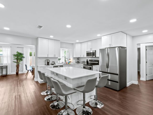 Home for sale at 1800 NE 28th Avenue - photo 6582945