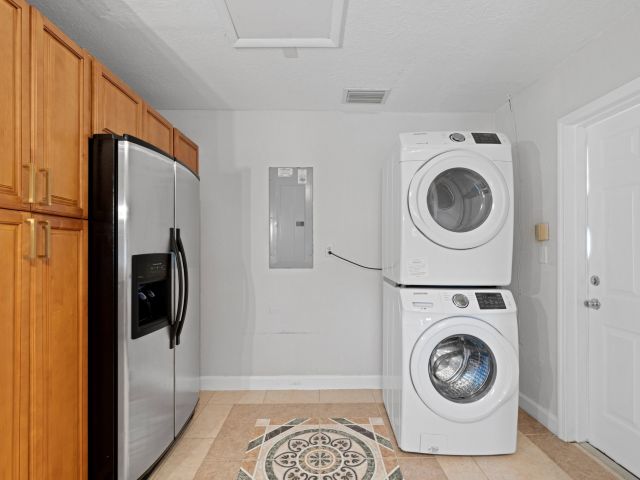 Home for rent at 2650 NE 22nd Street - photo 6582474