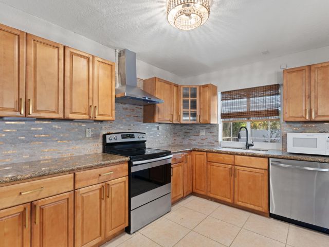 Home for rent at 2650 NE 22nd Street - photo 6582477