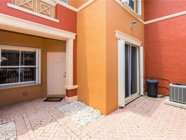 Home for rent at 6202 NW 116th Ave 449 - photo 7437607