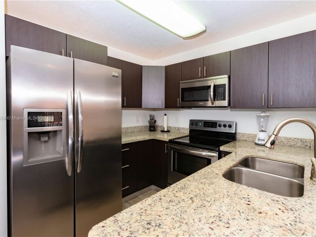 Home for rent at 6202 NW 116th Ave 449 - photo 7437612