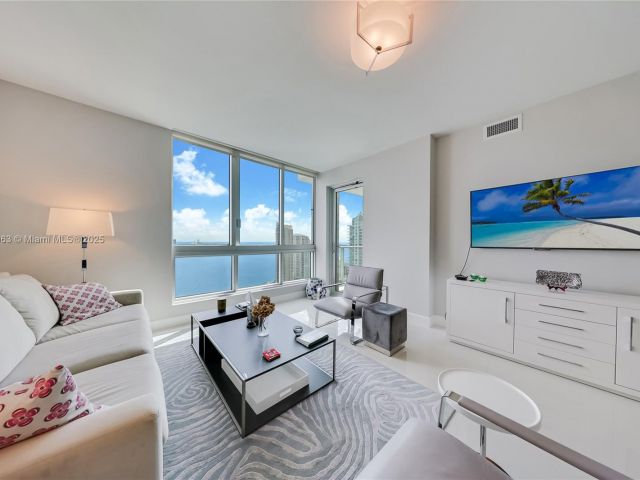 Apartment for sale  Unit #T-3312 - photo 6582230