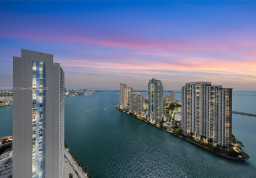 Apartment #T-3312 at Met 1