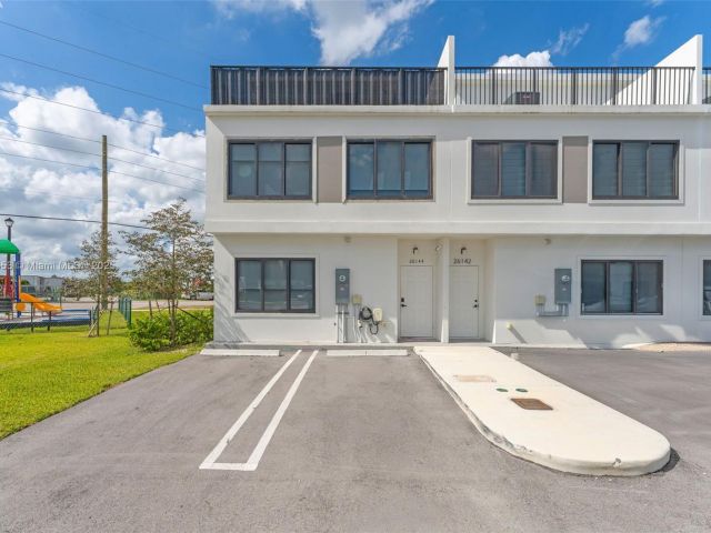 4-bedroom home for rent in Homestead - 26144 SW 146th Ct - MondialRealty