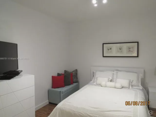 1-bedroom condo for rent in Hallandale Beach - 1830 S Ocean Dr 1509 - MondialRealty