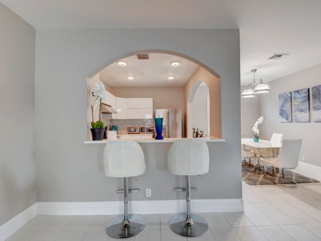 Home for rent at 71 NW 4th Avenue - photo 6594938