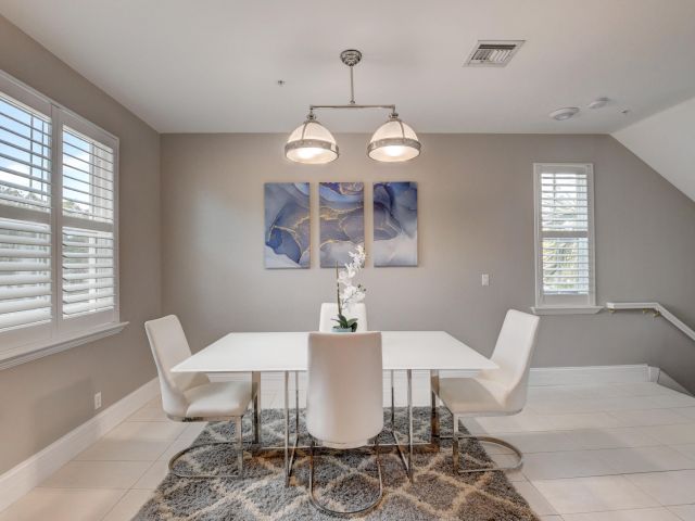 Home for rent at 71 NW 4th Avenue - photo 6594944