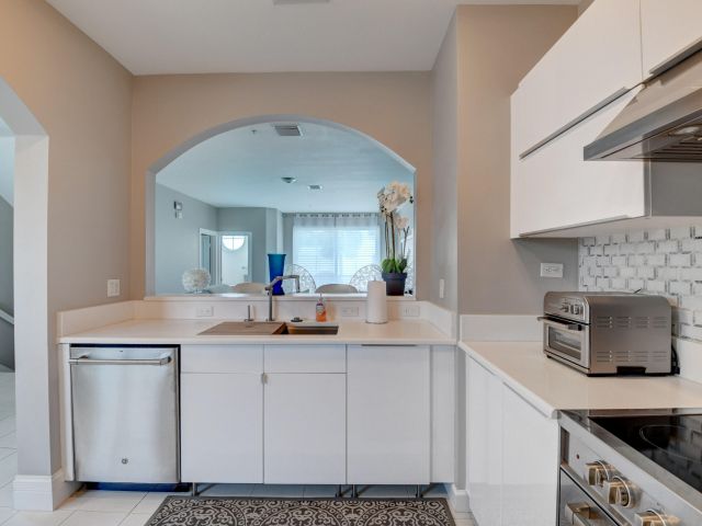 Home for rent at 71 NW 4th Avenue - photo 6594945