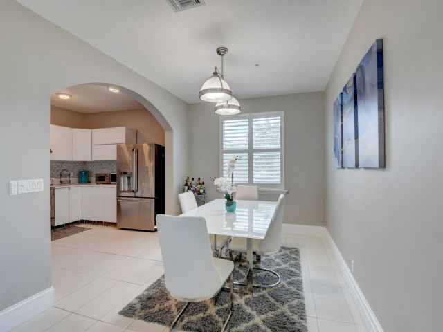 Home for rent at 71 NW 4th Avenue - photo 6594948