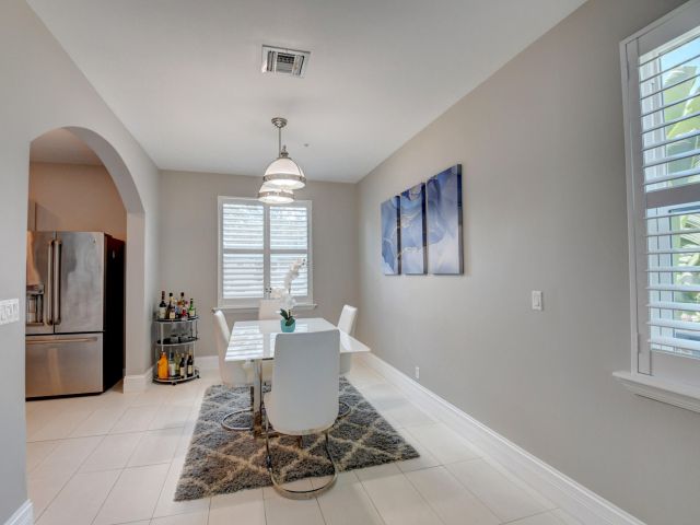 Home for rent at 71 NW 4th Avenue - photo 6594949