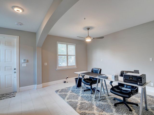 Home for rent at 71 NW 4th Avenue - photo 6594951