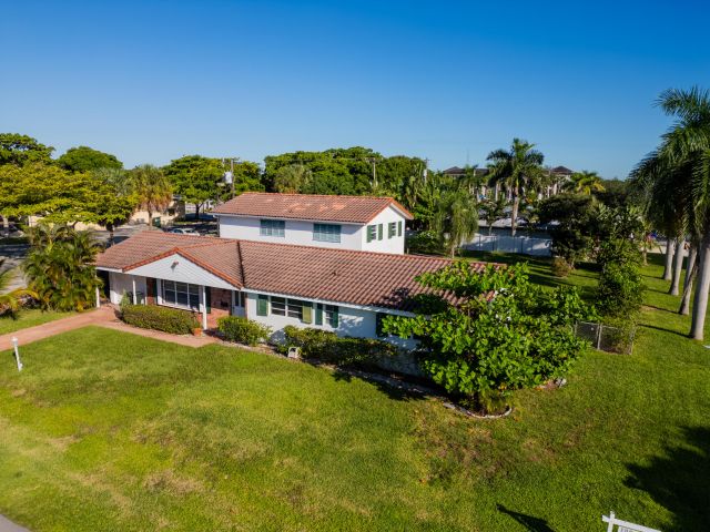 Home for sale at 233 NE 11th Street - photo 6653366