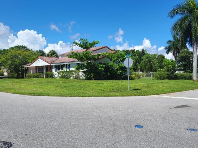 Home for sale at 233 NE 11th Street - photo 6653368