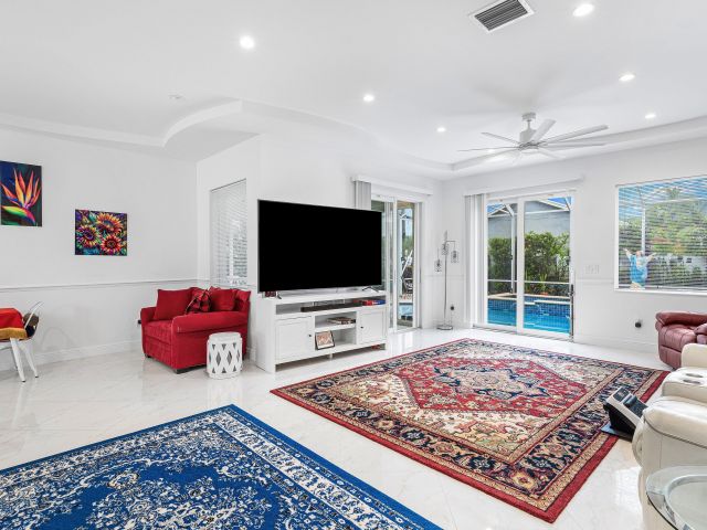 Home for sale at 951 NW 2nd Avenue - photo 6593152