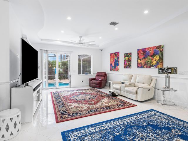 Home for sale at 951 NW 2nd Avenue - photo 6593153