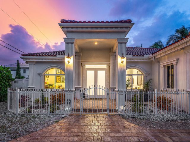 Home for sale at 951 NW 2nd Avenue - photo 6593161