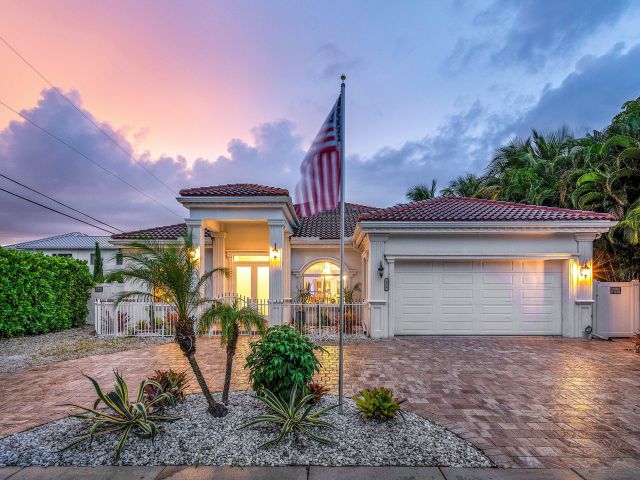 Home for sale at 951 NW 2nd Avenue - photo 6593163