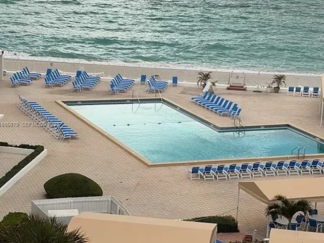 2-bedroom condo for rent in Hollywood - 3505 S Ocean Dr 420 - MondialRealty