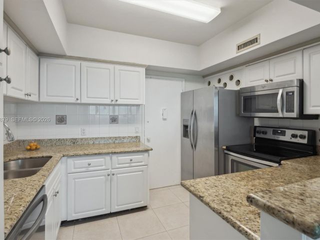 Apartment for rent  Unit #420 - photo 6587937