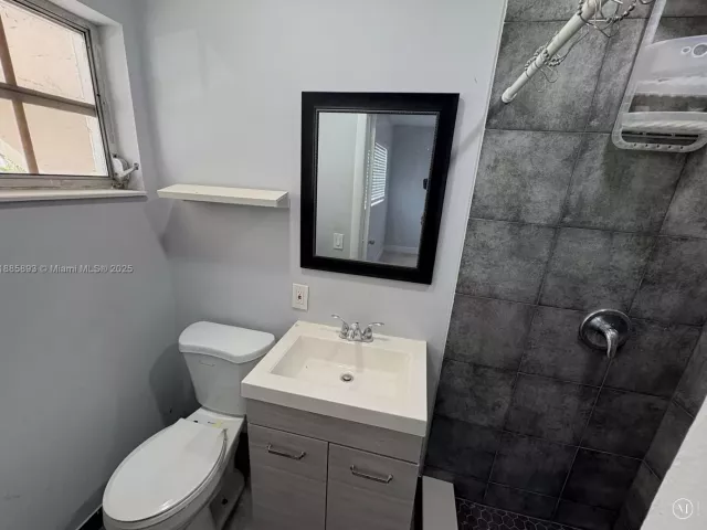 4-bedroom home for sale in Miami Gardens - 165 NW 192nd St - MondialRealty