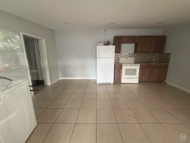 4-bedroom home for sale in Miami Gardens - 165 NW 192nd St - MondialRealty