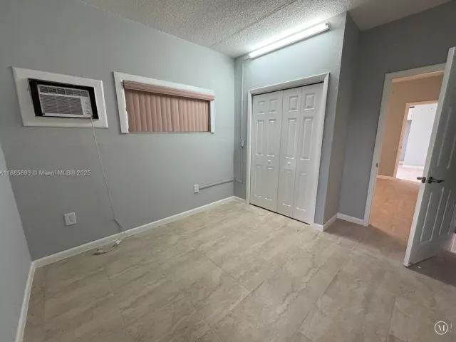 4-bedroom home for sale in Miami Gardens - 165 NW 192nd St - MondialRealty