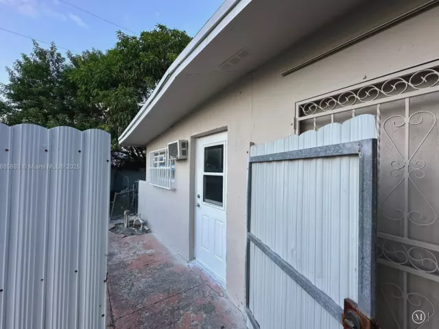 4-bedroom home for sale in Miami Gardens - 165 NW 192nd St - MondialRealty