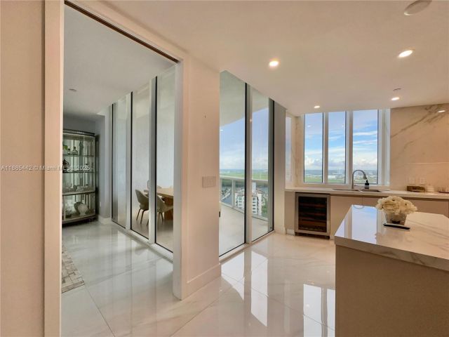 Apartment for rent  Unit #2406 - photo 6598429