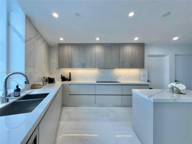 Apartment for rent  Unit #2406 - photo 6598431