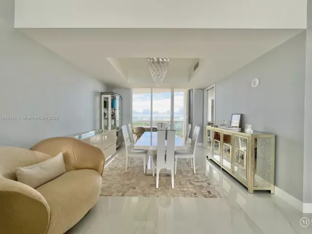 3-bedroom condo for rent in Sunny Isles Beach - 15901 Collins Ave 2406 - MondialRealty