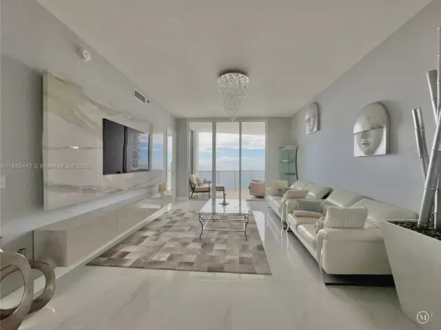 3-bedroom condo for rent in Sunny Isles Beach - 15901 Collins Ave 2406 - MondialRealty