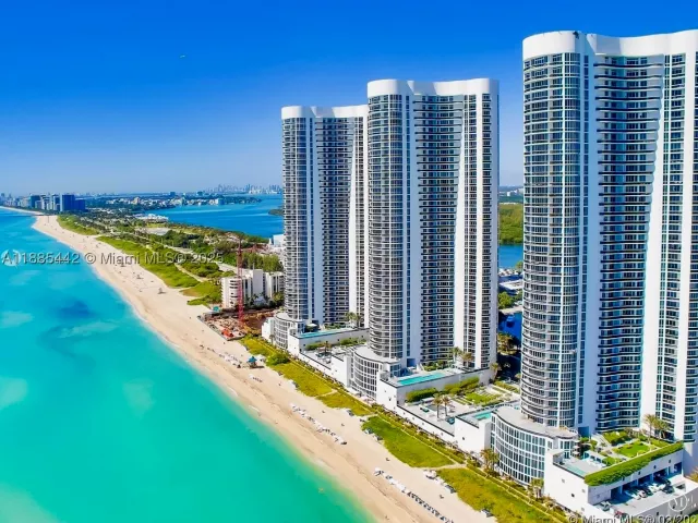 3-bedroom condo for rent in Sunny Isles Beach - 15901 Collins Ave 2406 - MondialRealty