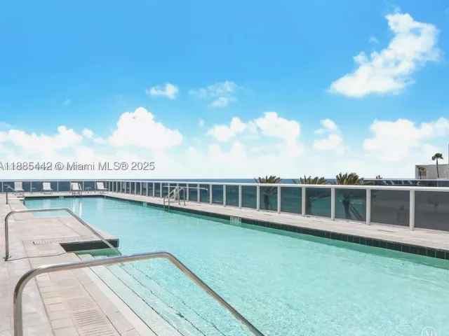 3-bedroom condo for rent in Sunny Isles Beach - 15901 Collins Ave 2406 - MondialRealty