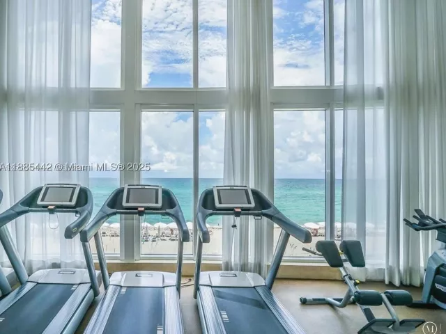 3-bedroom condo for rent in Sunny Isles Beach - 15901 Collins Ave 2406 - MondialRealty