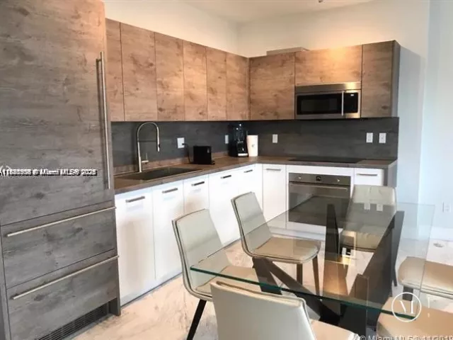 2-bedroom condo for sale in Sunny Isles Beach - 400 Sunny Isles Blvd 103 - MondialRealty