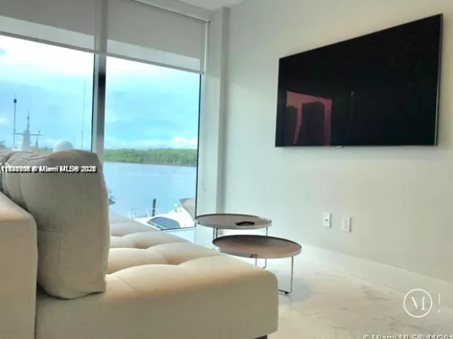 2-bedroom condo for sale in Sunny Isles Beach - 400 Sunny Isles Blvd 103 - MondialRealty
