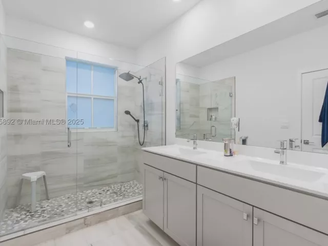 3-bedroom home for sale in Pembroke Pines - 110 SW 171st Way - MondialRealty