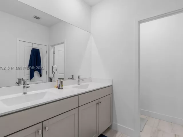 3-bedroom home for sale in Pembroke Pines - 110 SW 171st Way - MondialRealty