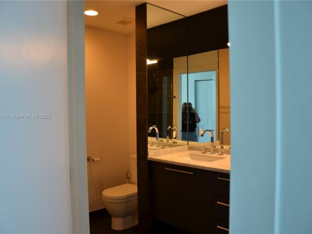Apartment for sale  Unit #5104 - photo 6646660