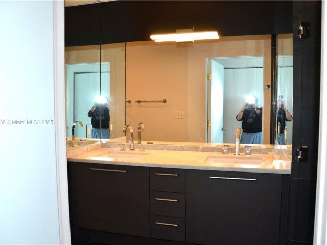 Apartment for sale  Unit #5104 - photo 6646661