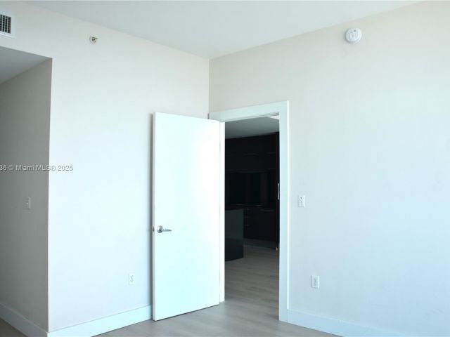 Apartment for sale  Unit #5104 - photo 6646663