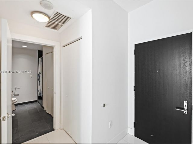 Apartment for sale  Unit #5104 - photo 6646668