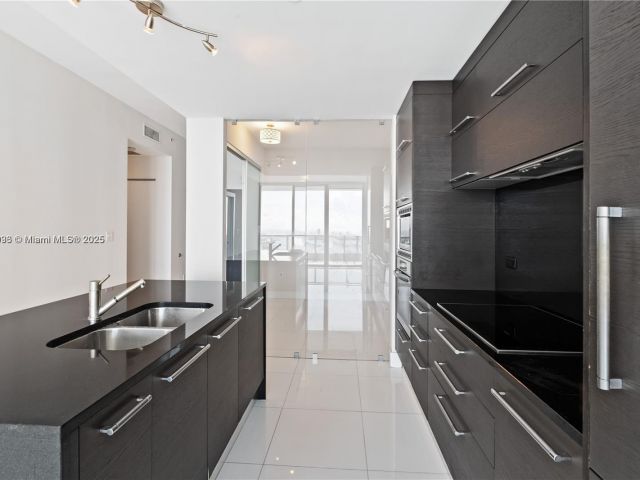 Apartment for sale  Unit #5104 - photo 6646677