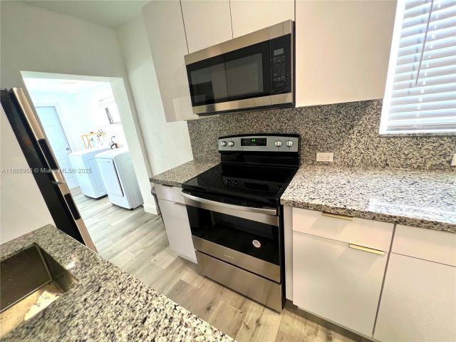 Home for rent at 140 NW 124th St 0 - photo 7494795